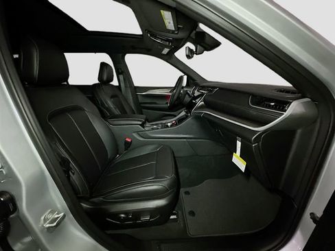 New 2025 Jeep Grand Cherokee L Limited w/ Luxury Tech Group II image 33