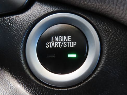 Used 2023 Chevrolet Equinox LT w/ Driver Convenience Package image 11