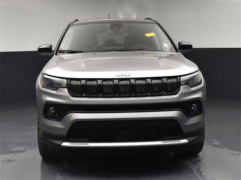 Used 2022 Jeep Compass Limited image 3