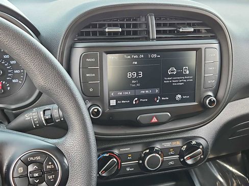 Used 2022 Kia Soul LX image 28