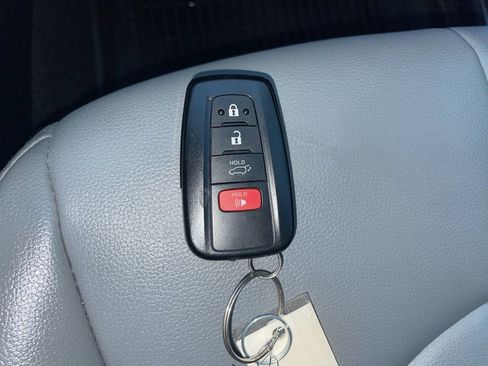 Used 2023 Toyota Highlander XLE image 24