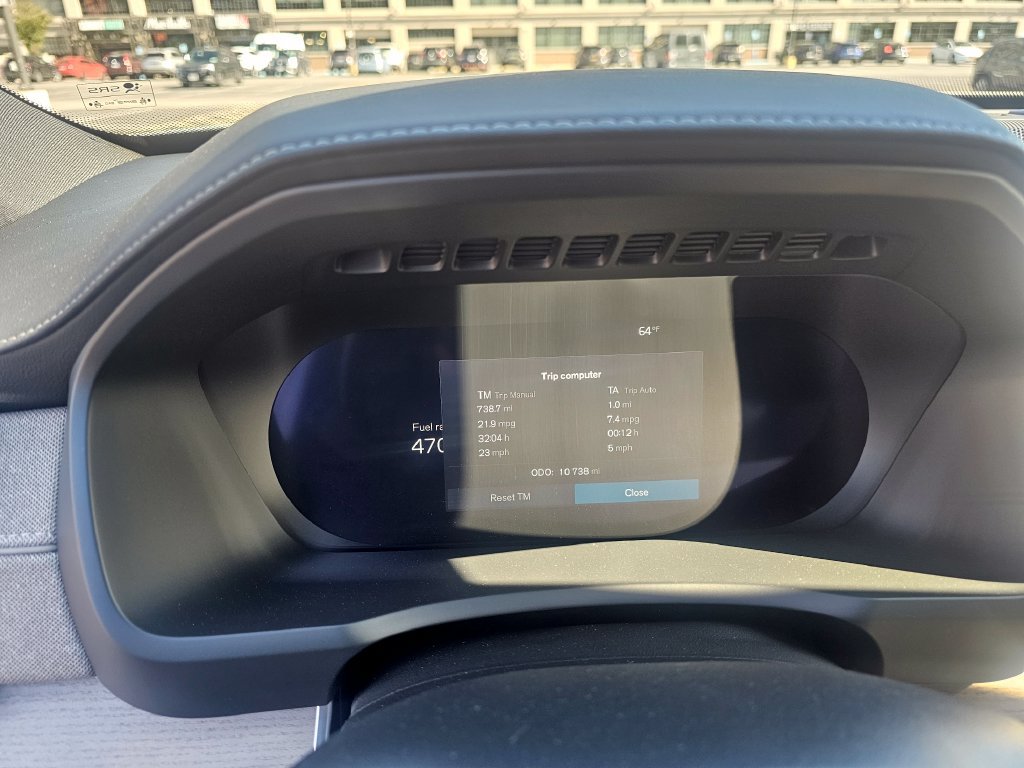 Certified 2025 Volvo XC90 B5 Plus AWD/4WD image 40