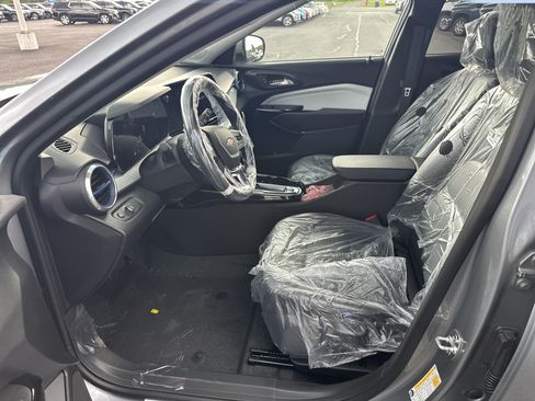 New 2026 Chevrolet Trax LT w/ Driver Confidence Package FWD image 9
