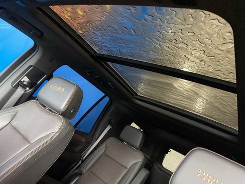 Used 2023 Chevrolet Tahoe High Country image 14