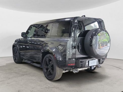 New 2026 Land Rover Defender 110 V8 AWD/4WD image 3