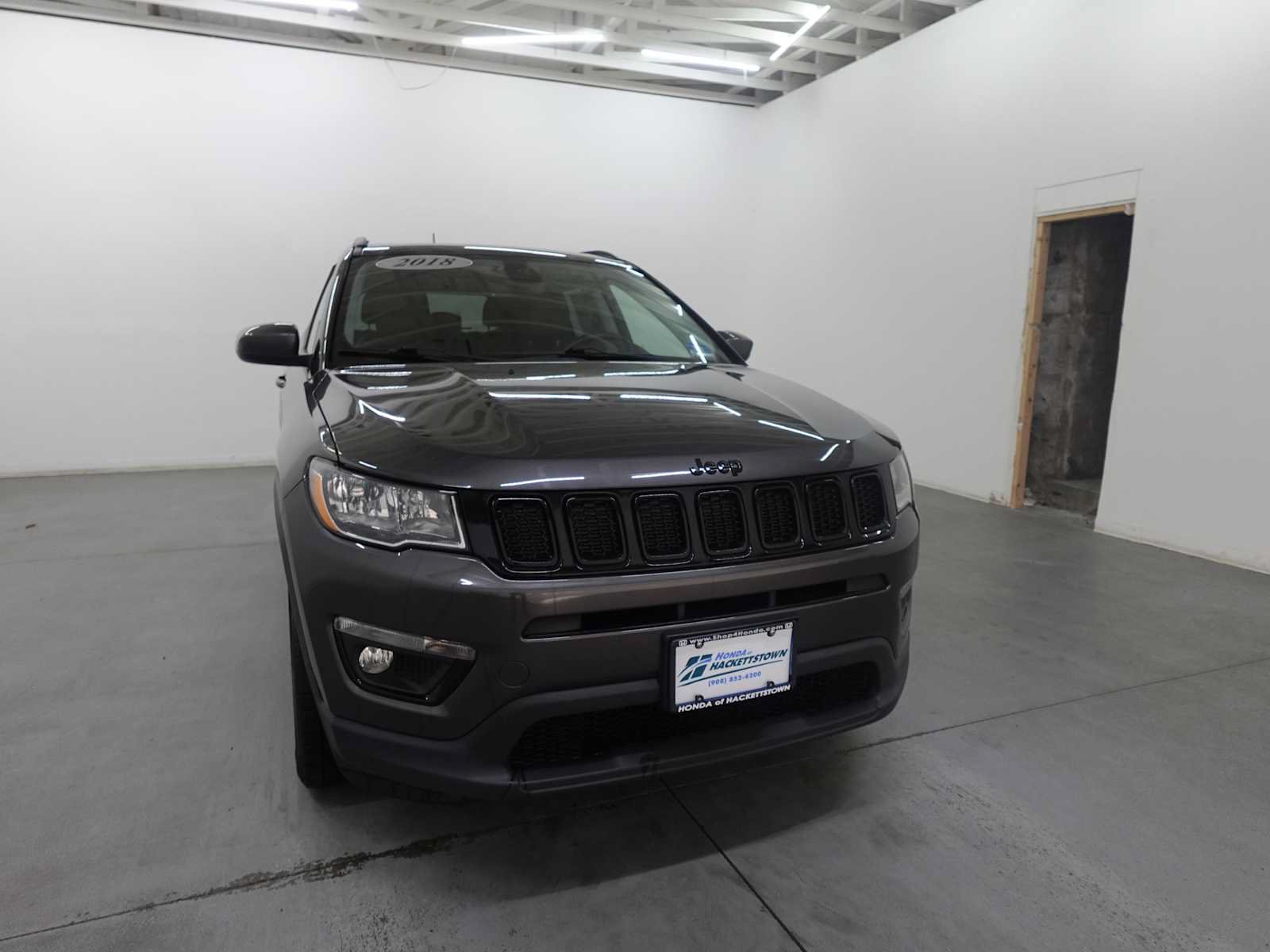 Used 2018 Jeep Compass Latitude w/ Popular Equipment Group AWD/4WD image 3