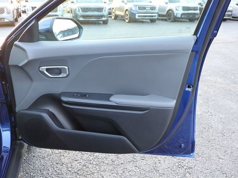 New 2025 Kia K4 LXS image 9