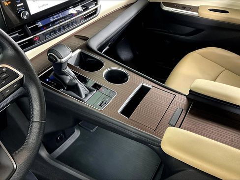 Used 2021 Toyota Sienna XLE image 19