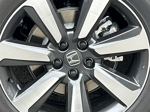 New 2025 Honda Pilot Touring image 5