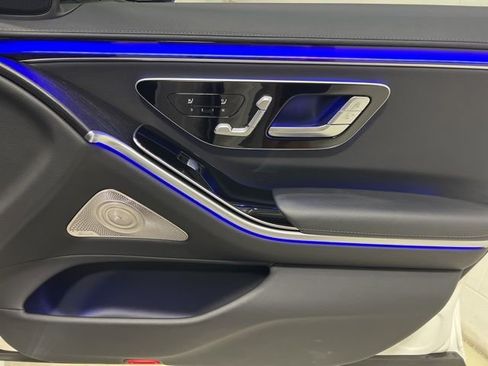 Used 2022 Mercedes-Benz S 500 4MATIC w/ AMG Line Package image 51