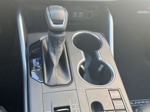 Used 2023 Toyota Highlander XLE image 17