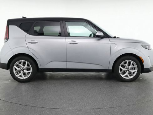 Used 2025 Kia Soul LX w/ LX Technology Package image 11