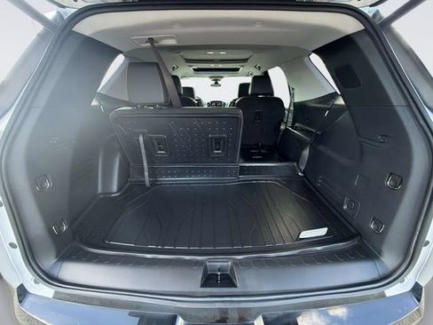 Used 2021 Chevrolet Traverse Premier w/ Redline Edition AWD/4WD image 13