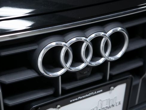 Used 2022 Audi Q8 Premium Plus image 29