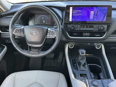 Certified 2024 Toyota Grand Highlander AWD image 11