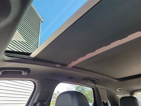 Used 2025 Porsche Cayenne image 28