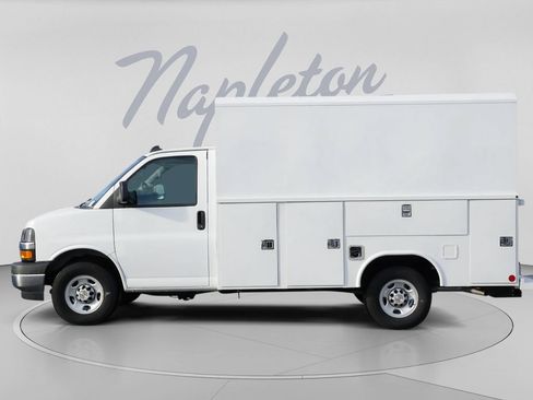 New 2025 Chevrolet Express 3500 w/ Power Convenience Package RWD image 3