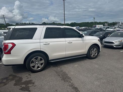 Used 2019 Ford Expedition XLT w/ Equipment Group 202A RWD image 18
