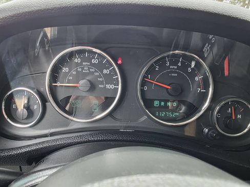 Used 2015 Jeep Wrangler Unlimited Sahara w/ Connectivity Group AWD/4WD image 30