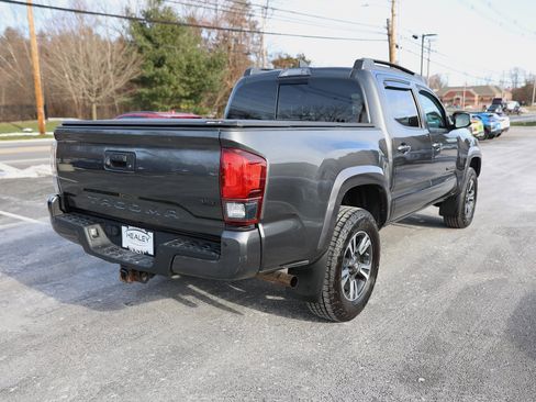 Used 2019 Toyota Tacoma TRD Sport image 7