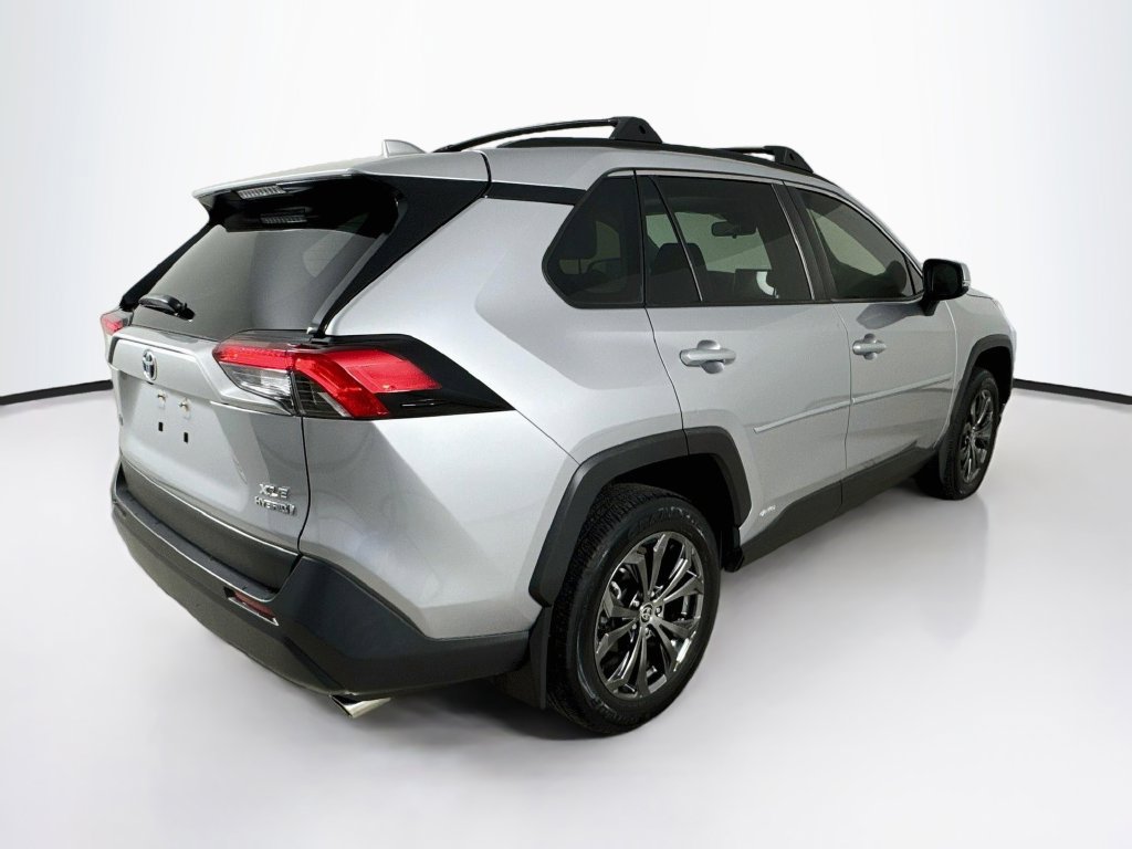 Used 2023 Toyota RAV4 XLE Premium AWD/4WD image 7
