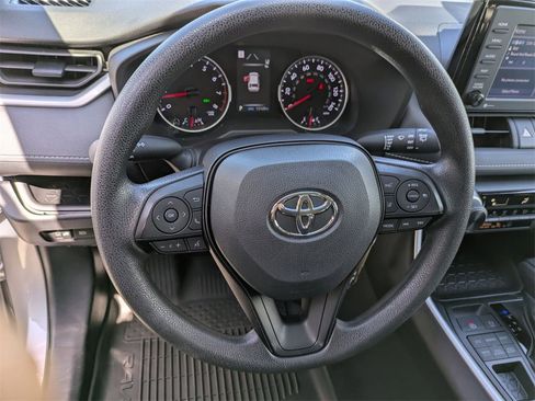 Used 2022 Toyota RAV4 LE image 17