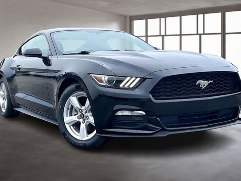 Used 2015 Ford Mustang V6 image 3