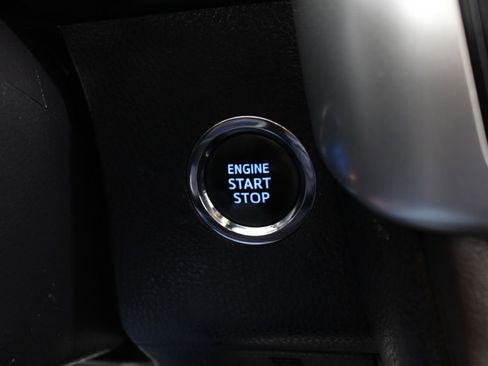 Used 2017 Toyota Highlander XLE image 29