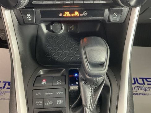 Used 2023 Toyota RAV4 LE AWD/4WD image 27
