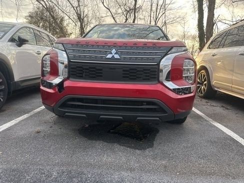 Used 2022 Mitsubishi Outlander ES image 16