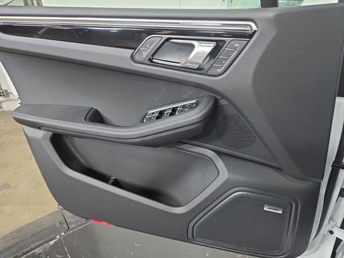 New 2026 Porsche Macan image 22