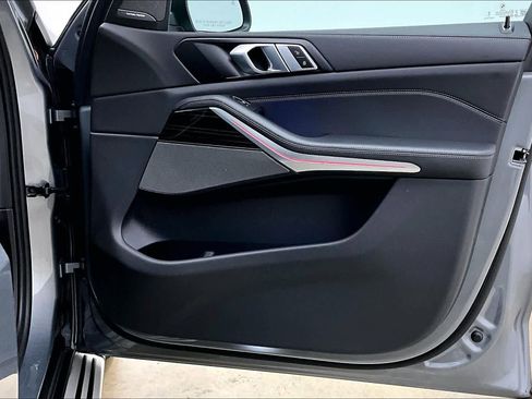 Used 2025 BMW X5 xDrive50e image 27