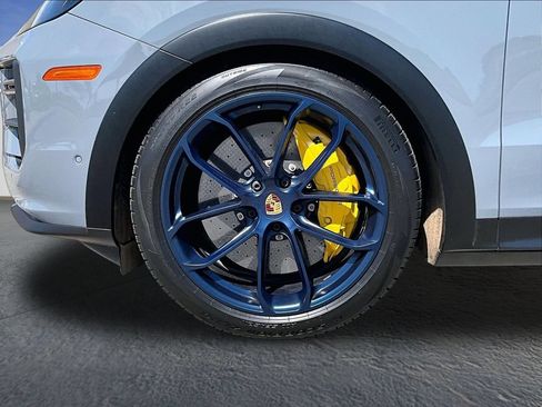 Certified 2024 Porsche Cayenne Turbo GT AWD/4WD image 11