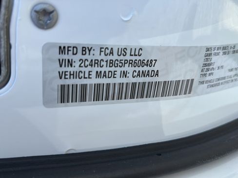 Used 2023 Chrysler Pacifica Touring-L FWD image 20