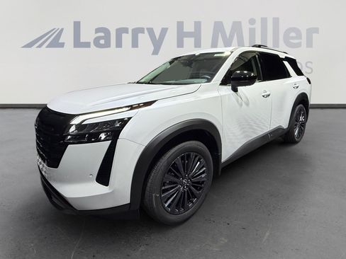 New 2026 Nissan Pathfinder SL w/ SL Premium Package (P04) FWD image 1