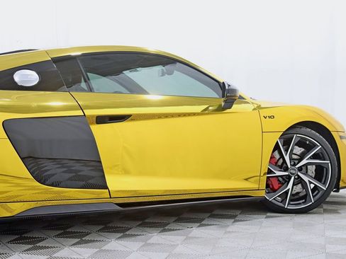 Used 2021 Audi R8 V10 w/ Premium Package RWD image 11