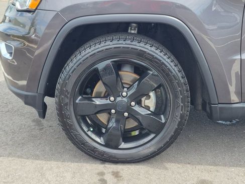 Used 2021 Jeep Grand Cherokee Laredo AWD/4WD image 27