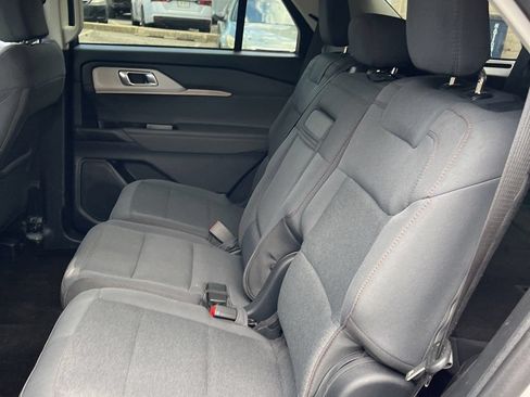 Used 2025 Ford Explorer Active AWD/4WD image 28