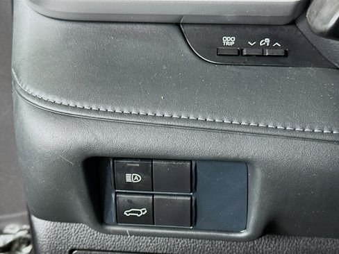 Used 2021 Toyota Highlander XLE image 17