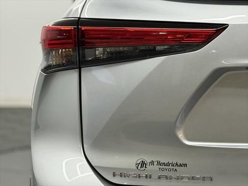 Certified 2023 Toyota Highlander L image 9