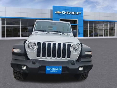 Used 2024 Jeep Wrangler Sport S image 8
