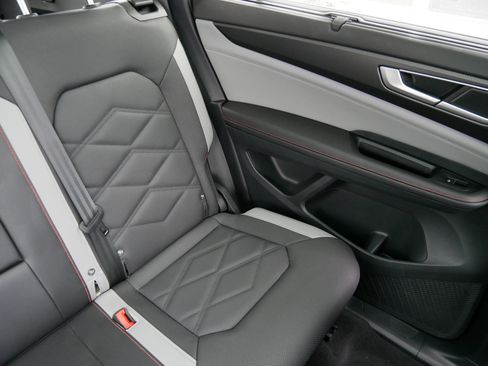Used 2025 Volkswagen Atlas Peak Edition SE AWD/4WD image 14