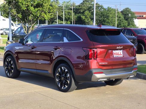 Used 2025 Kia Sorento EX w/ Panoramic Sunroof Package FWD image 4
