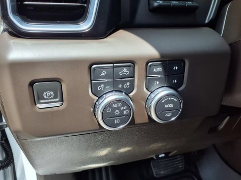 Used 2024 GMC Sierra 3500 Denali w/ Denali Reserve Package AWD/4WD image 23