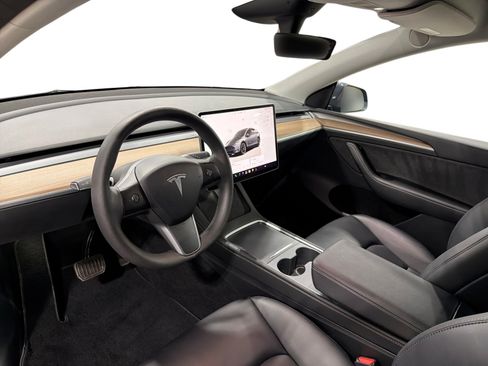 Certified 2023 Tesla Model Y Long Range AWD/4WD image 9