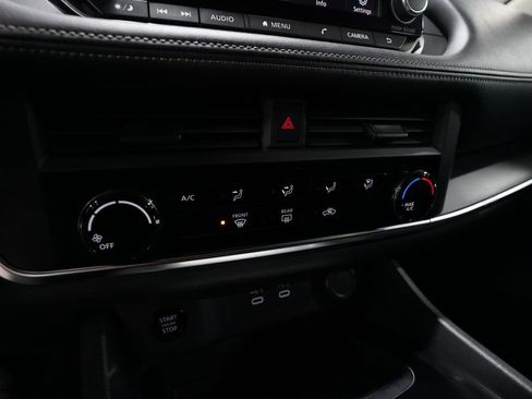 Used 2024 Nissan Rogue S FWD image 20