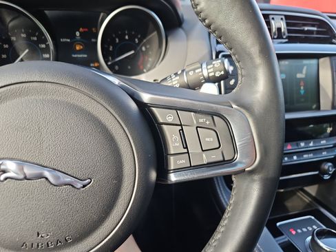 Used 2018 Jaguar F-PACE S AWD/4WD image 23