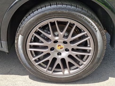 Used 2018 Porsche Cayenne Platinum Edition AWD/4WD image 10