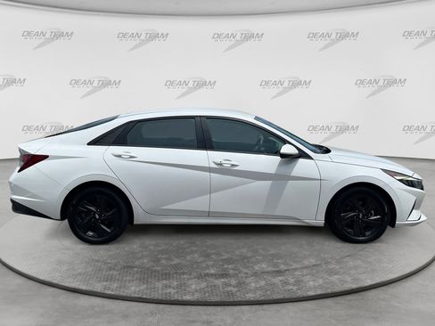 Used 2023 Hyundai Elantra SEL FWD image 9