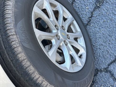 Used 2020 Chevrolet Equinox LS image 3